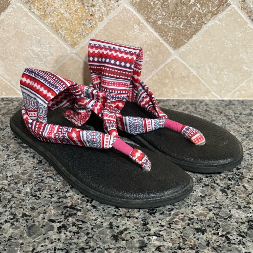 Yoga Sling 2 sandals size 9 Like New wore 1 time perfect